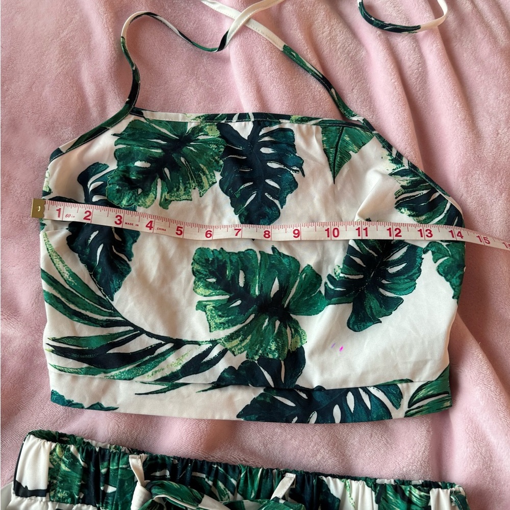 Tropical Leaf Print Short Set - Picture 9 of 12